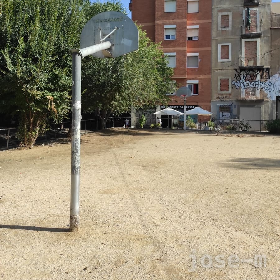 Cancha pública Anillos y niños, en Barcelona