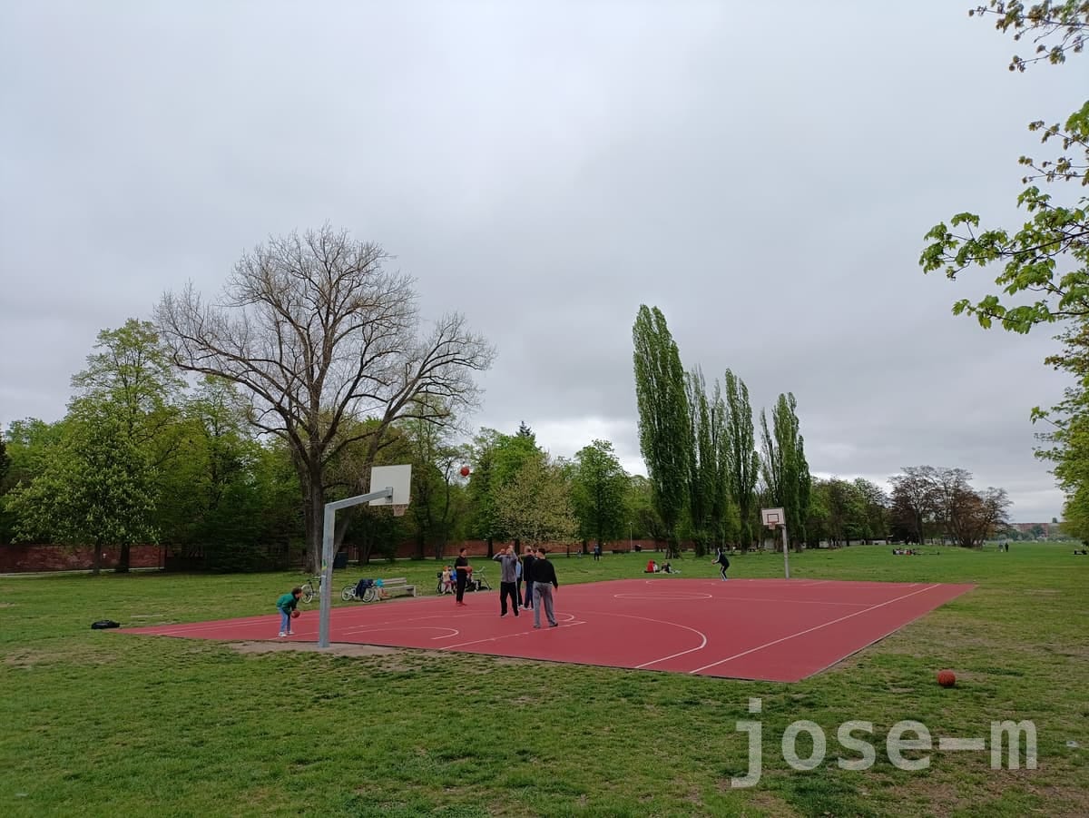 Cancha Basketballfeld Tempelhofer Feld, en Berlin