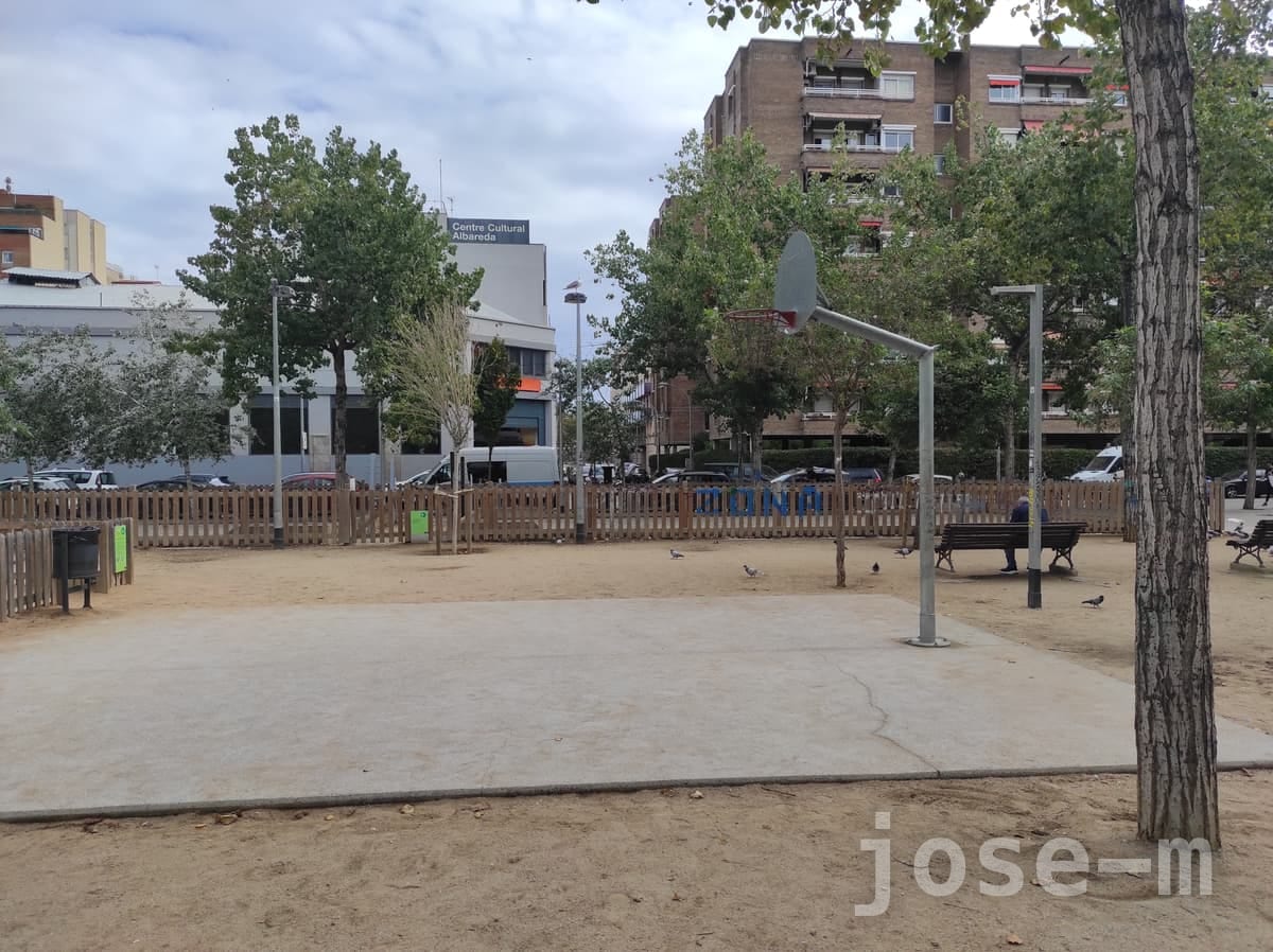 Cancha pública Jardines de las Tres Chimeneas, en Barcelona