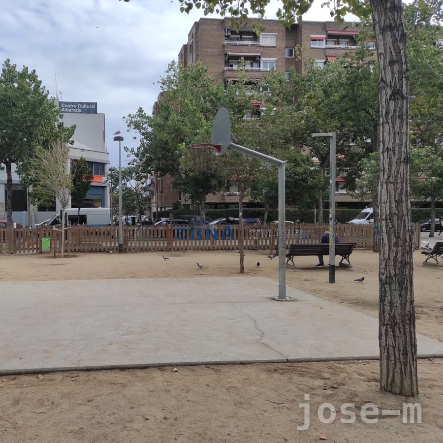 Cancha pública Jardines de las Tres Chimeneas, en Barcelona