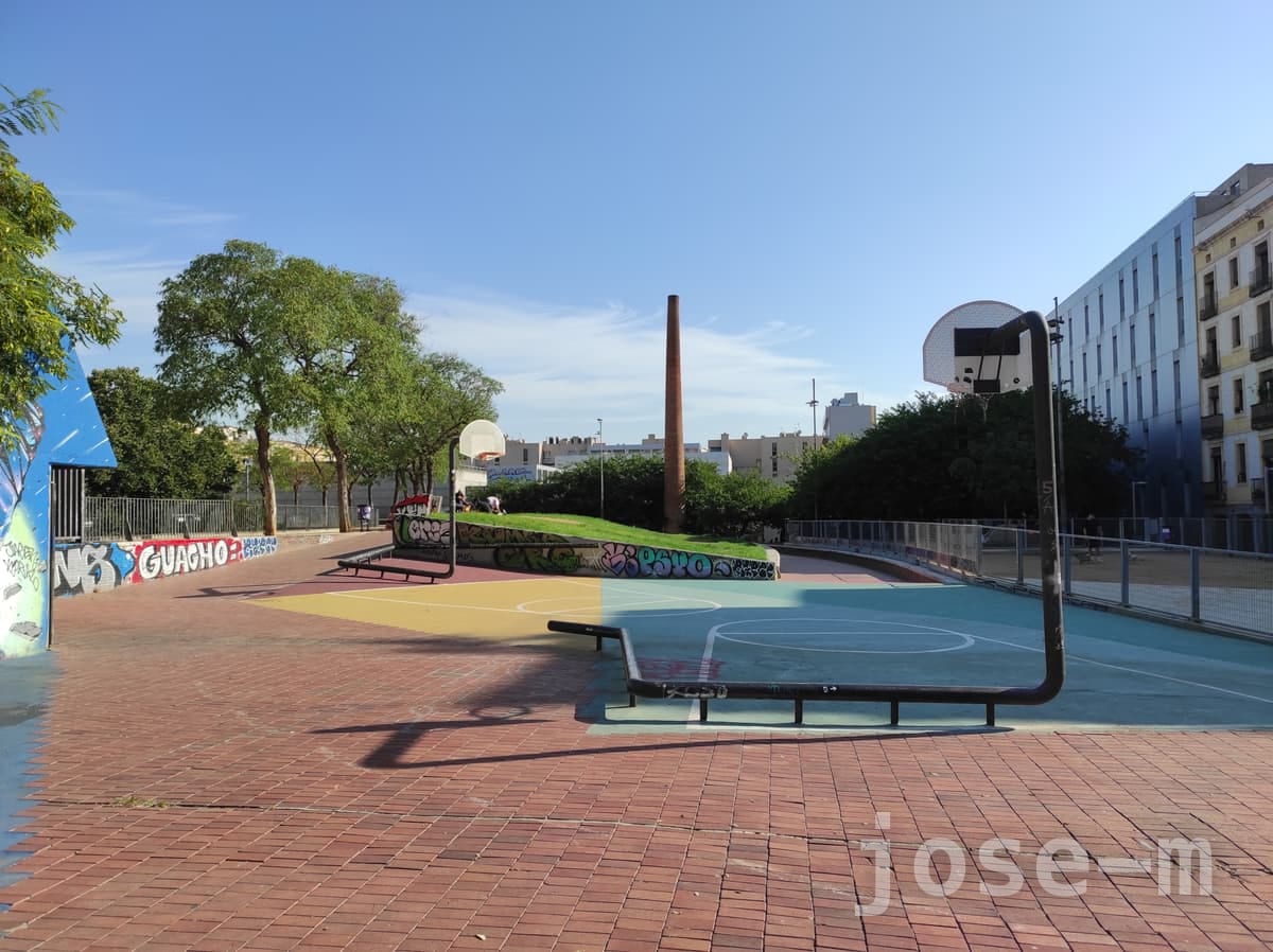 Cancha pública Monasterio de Sant Pau del Campo, en Barcelona