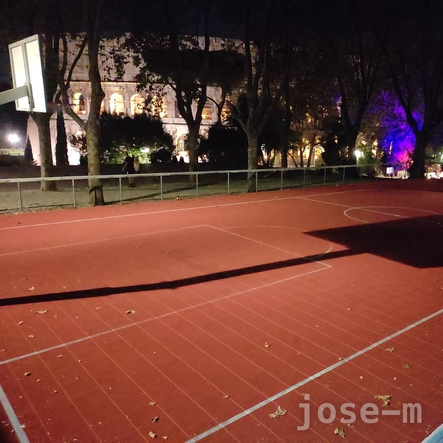 Cancha pública Monti Basketball, en Roma