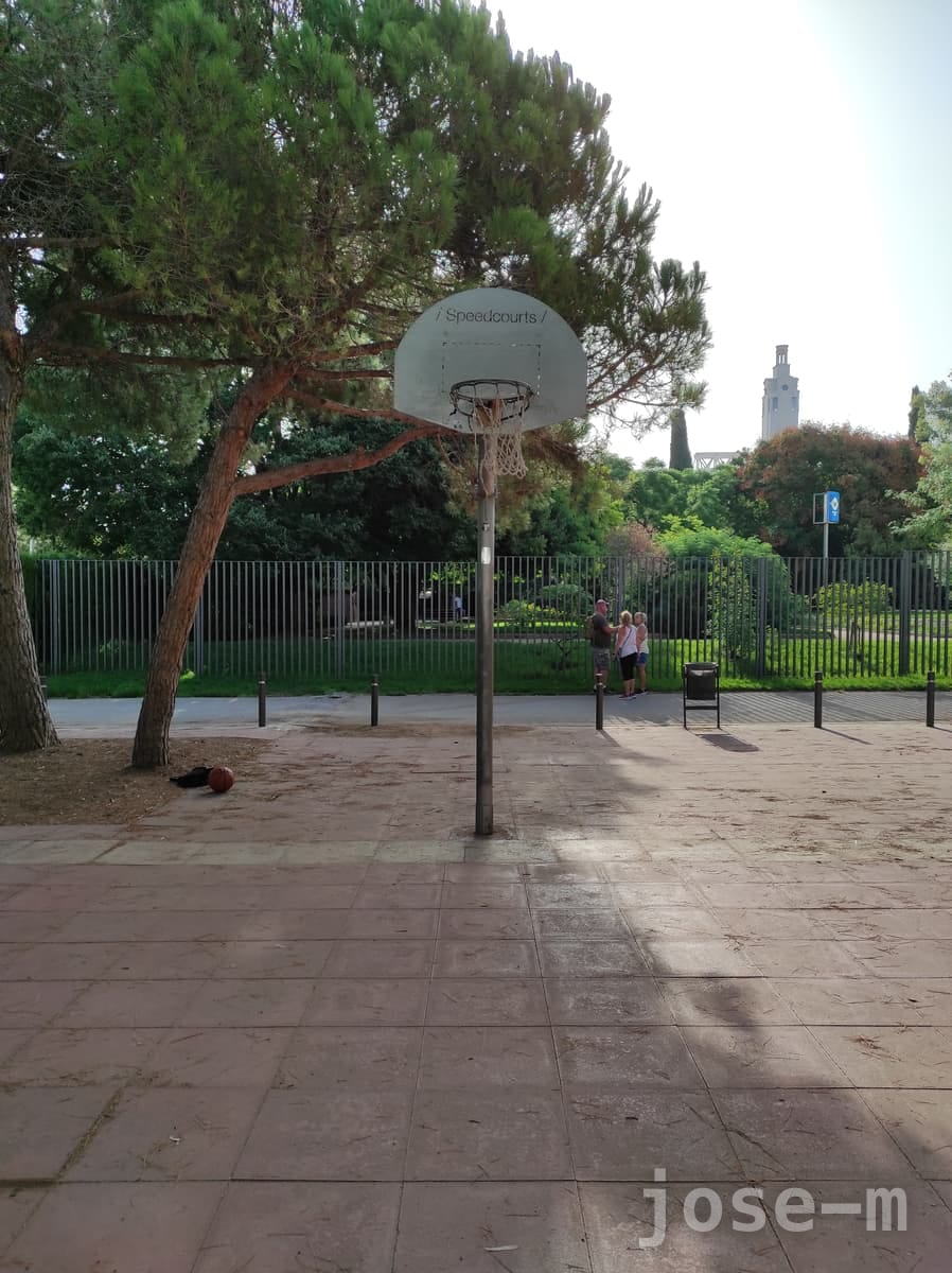 Cancha pública Piscinas Bernat Picornell, en Barcelona