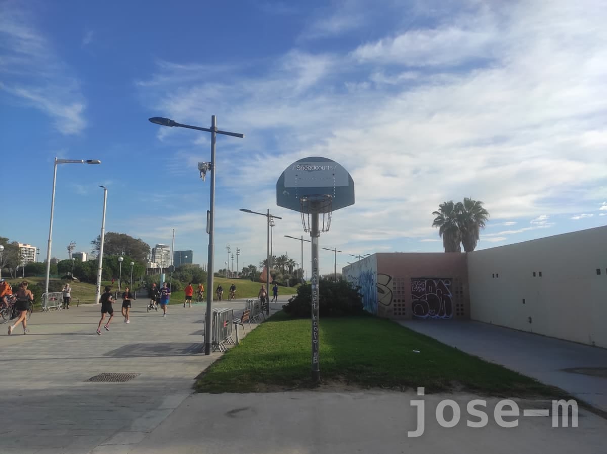 Cancha pública Muelle de Pesca Bogatell, en Barcelona