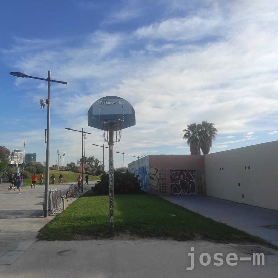 Cancha pública Muelle de Pesca Bogatell, en Barcelona