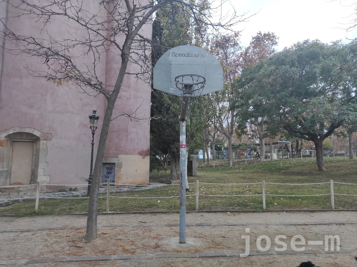 Canchas públicas Pas Institut Public Verdaguer, en Barcelona