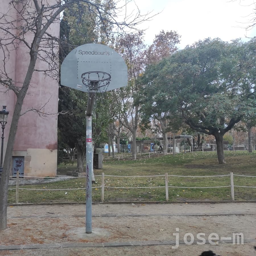 Canchas públicas Pas Institut Public Verdaguer, en Barcelona