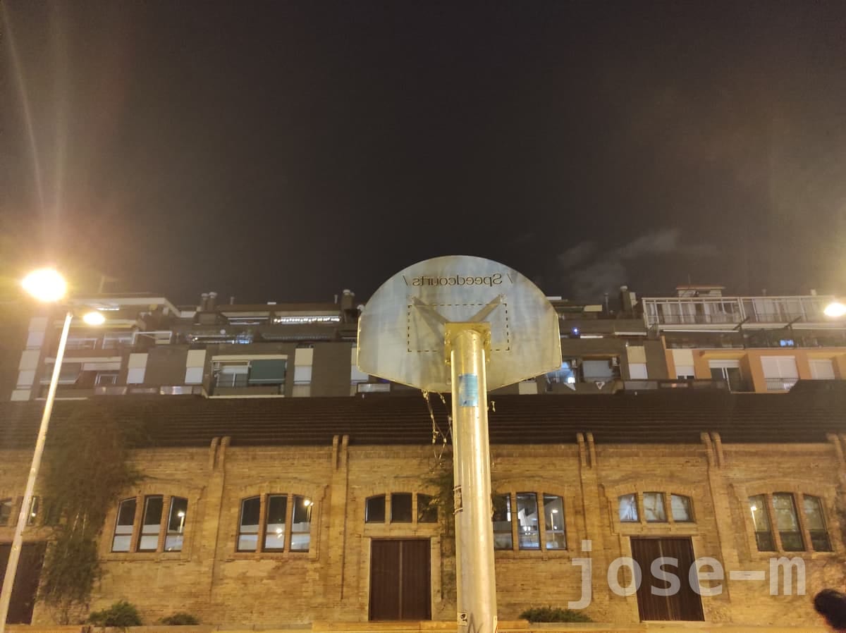 Cancha pública Plaça Can Climent, en Barcelona