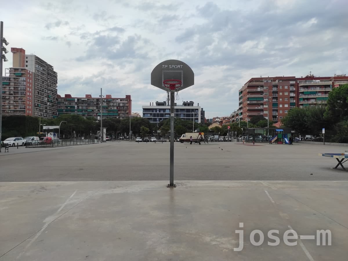 Canchas públicas Plaça Països Catalans, en Badalona